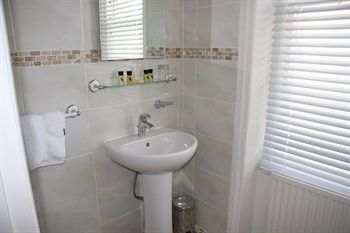 The Sheldon - Free Private Parking Bed & Breakfast 4*