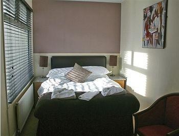 The Sheldon - Free Private Parking Bed & Breakfast 4*